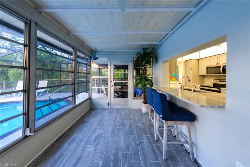 CHARMING PASS THROUGH FROM KITCHEN TO FLORIDA ROOM