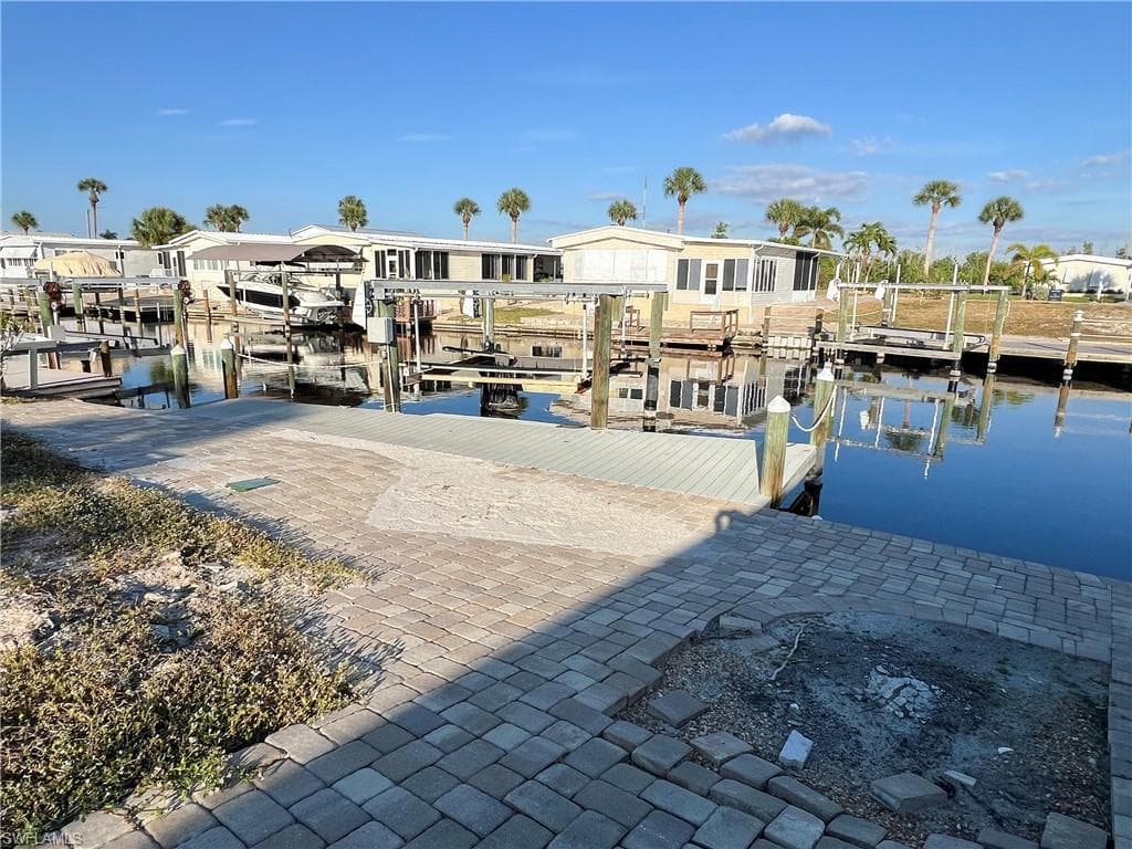 Composite Dock with pavers