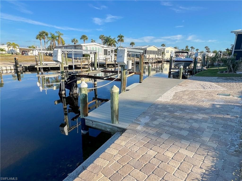 Composite Dock with pavers