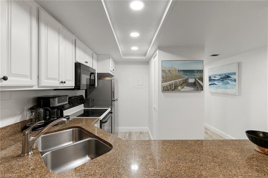 600 Neapolitan WAY 257 photo 9 of 35