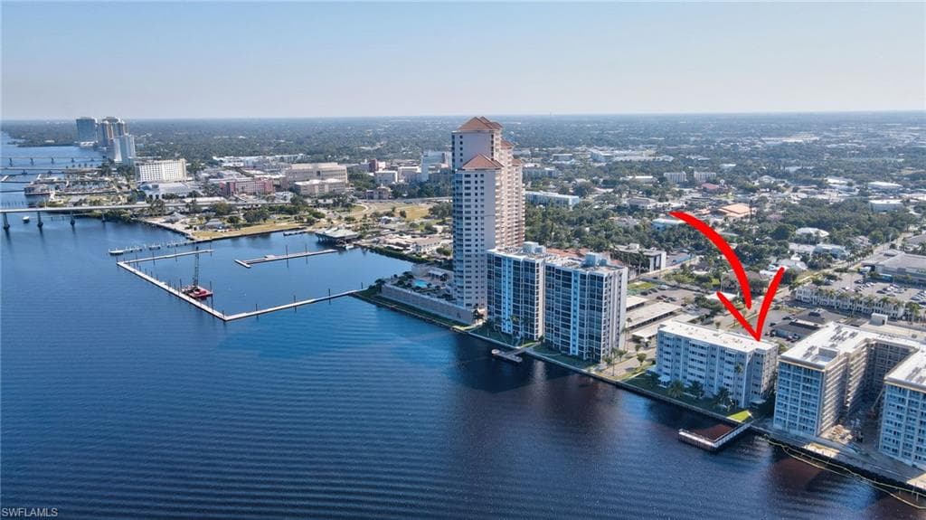 Caloosahatchee River, new boat marina and view downtown