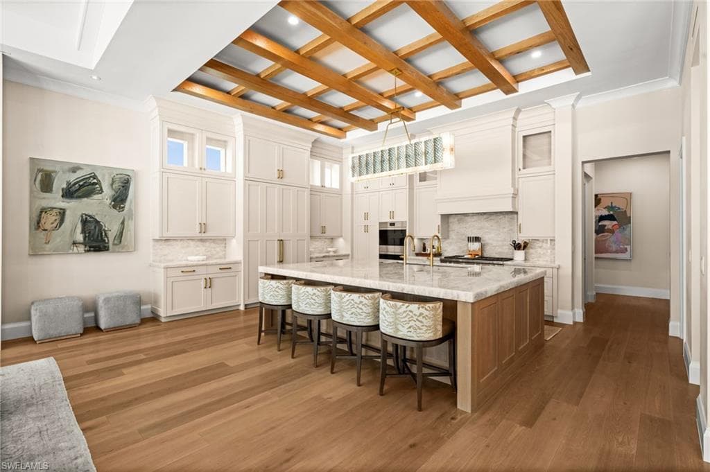 Kitchen with Cristallo Island