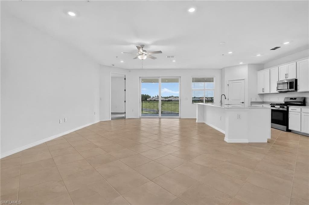 15888 Green Acres AVE 4222 photo 12 of 30