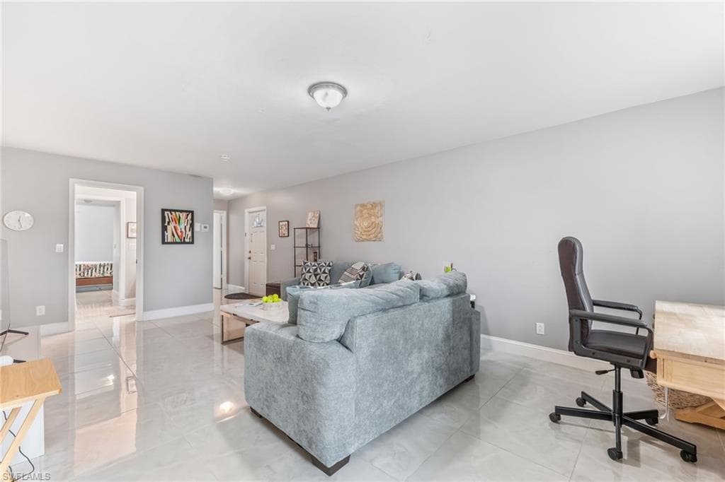 View to entrance upper right, spacious room for desk