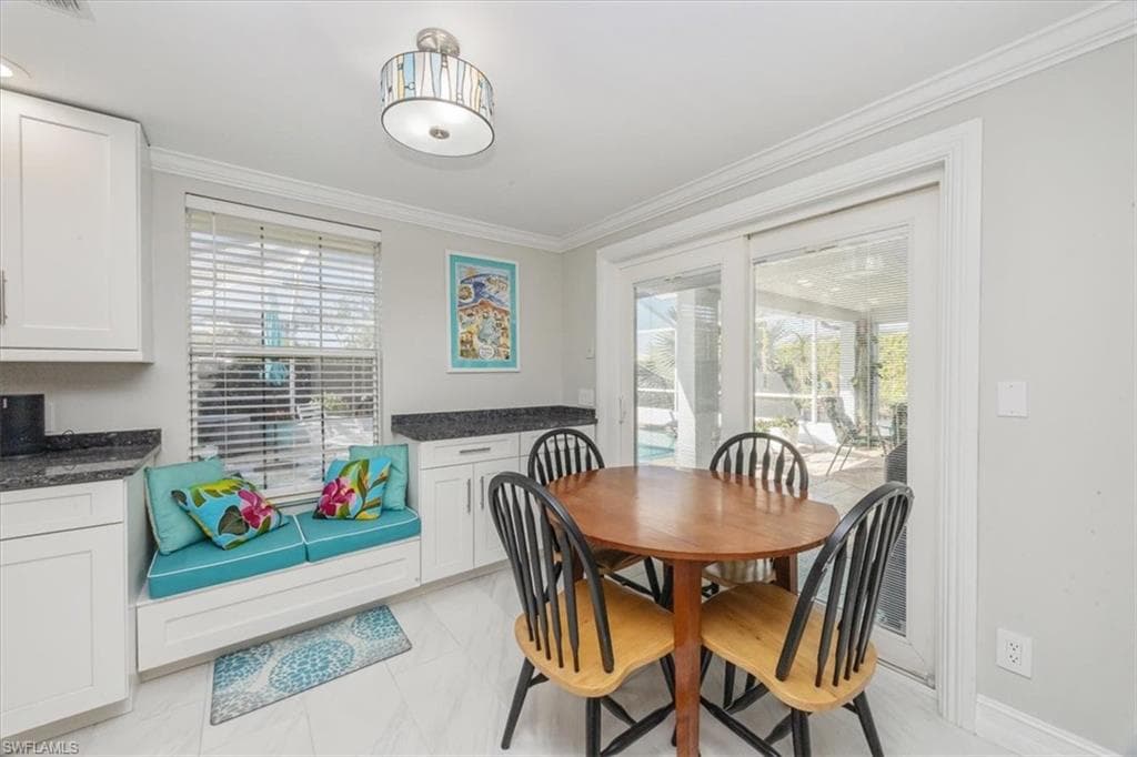 Kitchen dining area