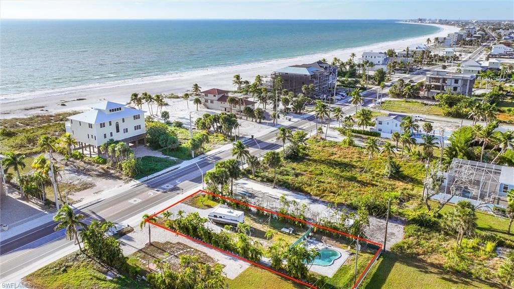 Great lot with pool