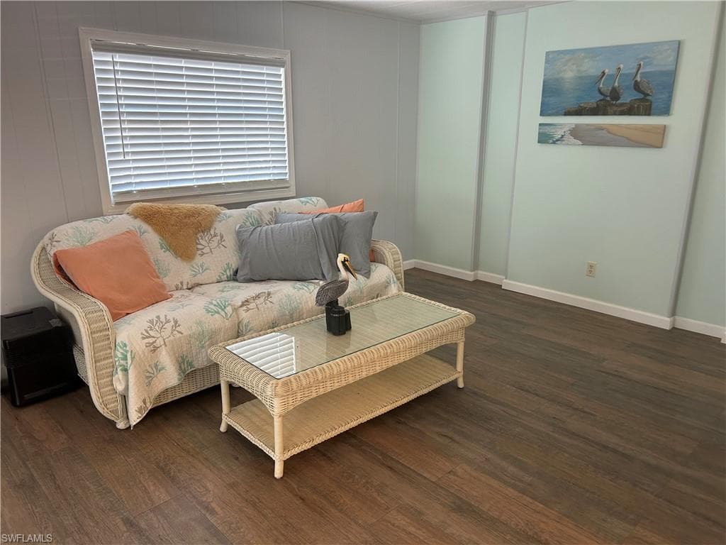 Sitting room with dark wood-style flooring