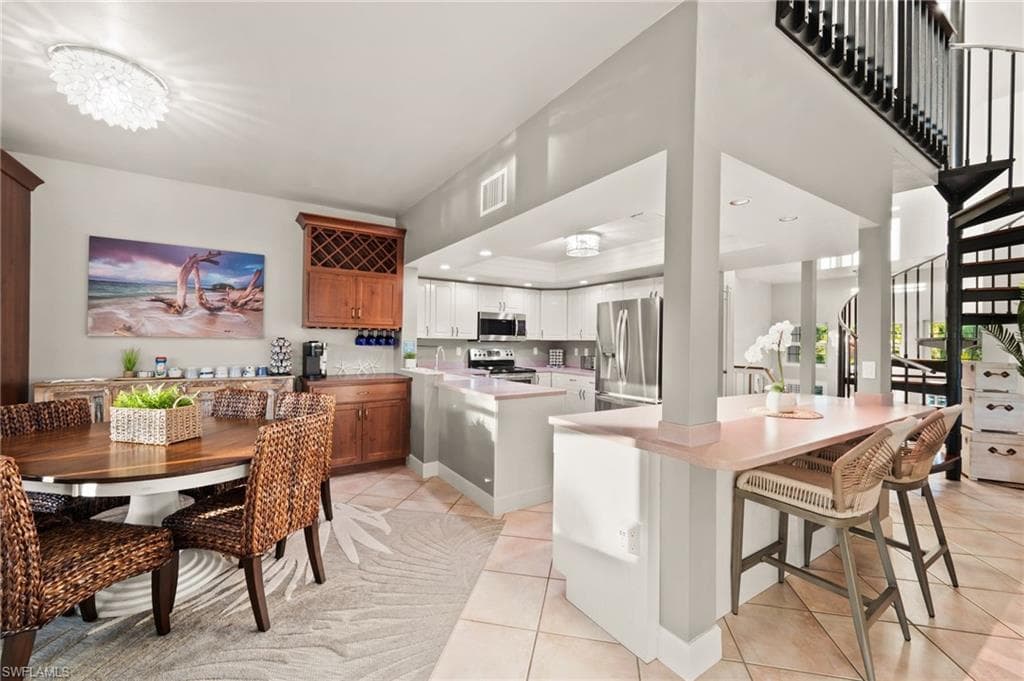Breakfast Bar and Dining Nook w/ wine service and coffee bar