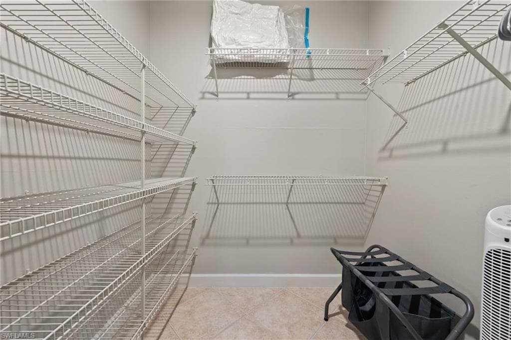 Primary bedroom Walk in closet