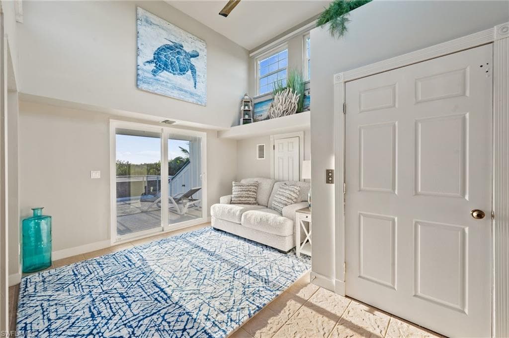 3rd floor reading room, office, art gallery .... You decide.. with elevator access!!