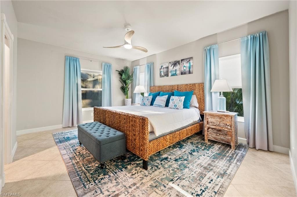 Large primary bedroom with beautiful natural light!!