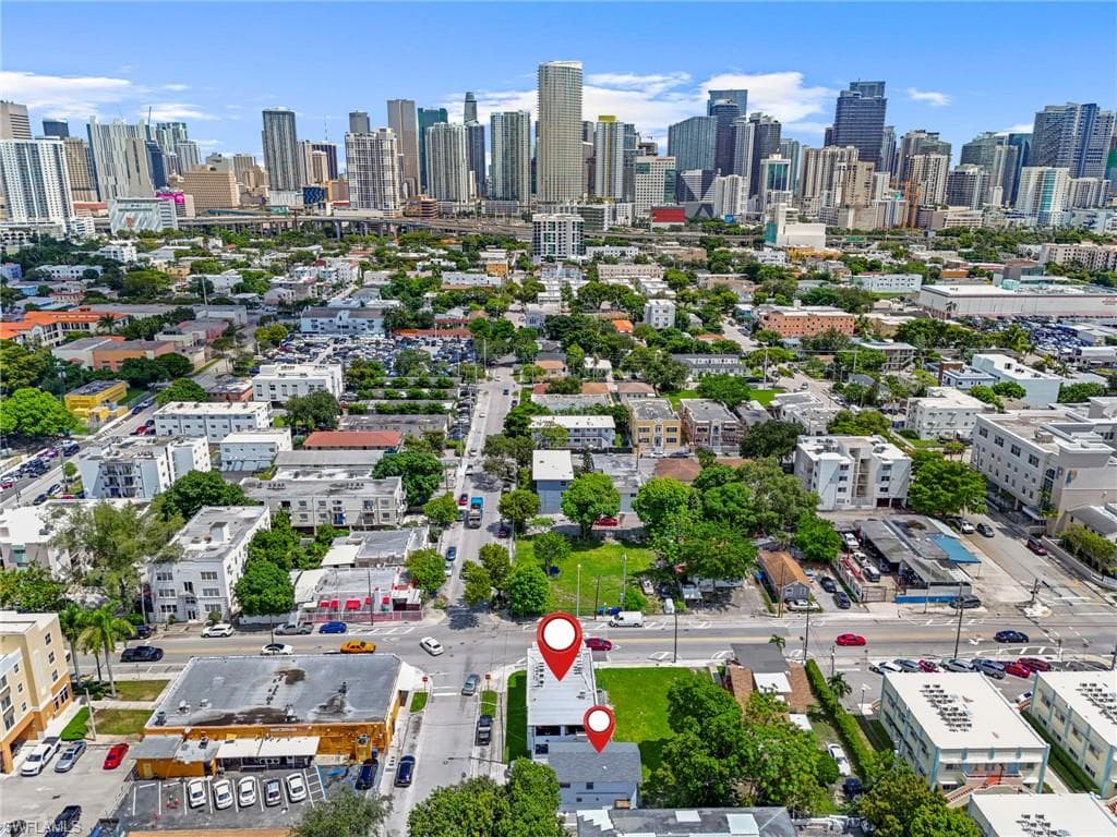 Bird's eye view of city skyline