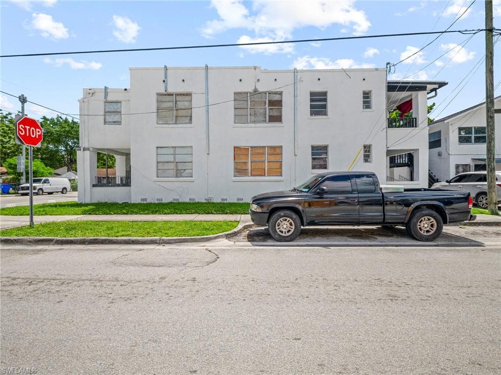 View of apartment building / complex