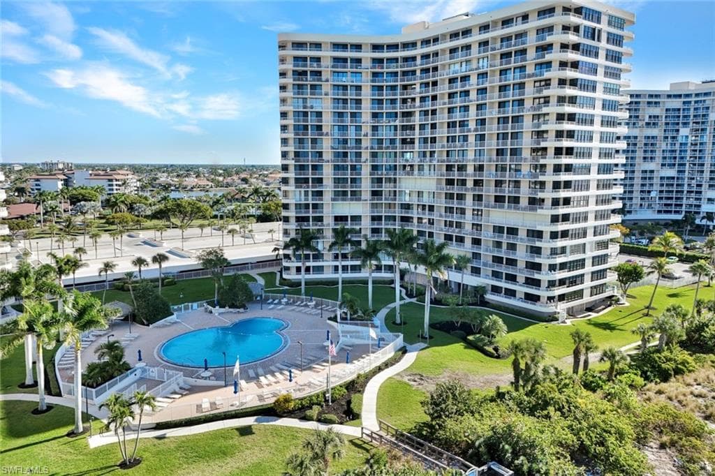 View of apartment building / complex