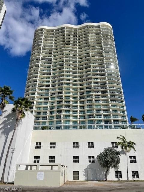 looking at 3000 Grand Oasis from boat ramp