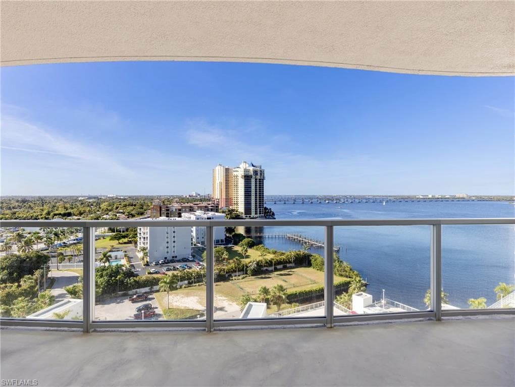 endless southwest views of the Caloosahatchee River