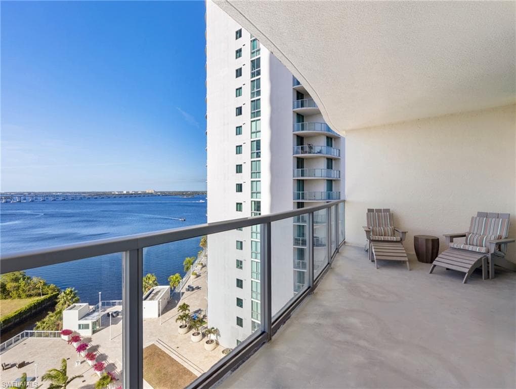 lots of room on the balcony
