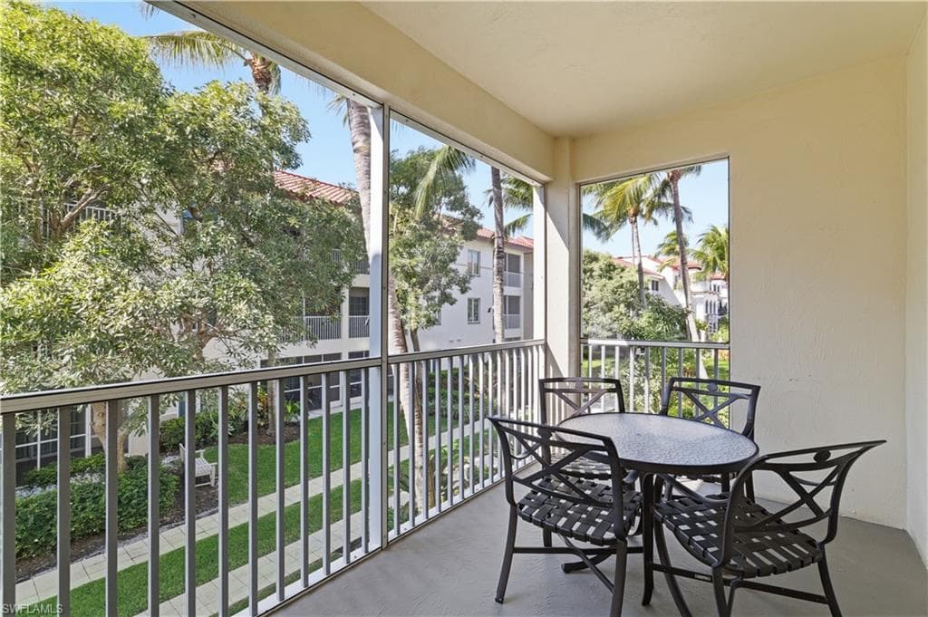 Sunroom with healthy amount of natural light