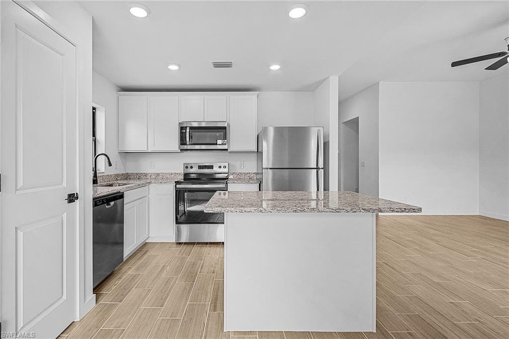 424 Parkdale BLVD photo 8 of 18
