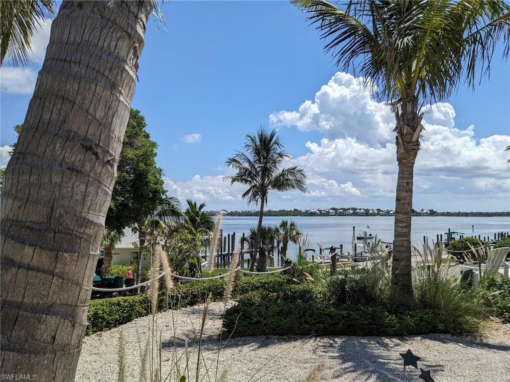 Cabbage Key: great cheeseburgers