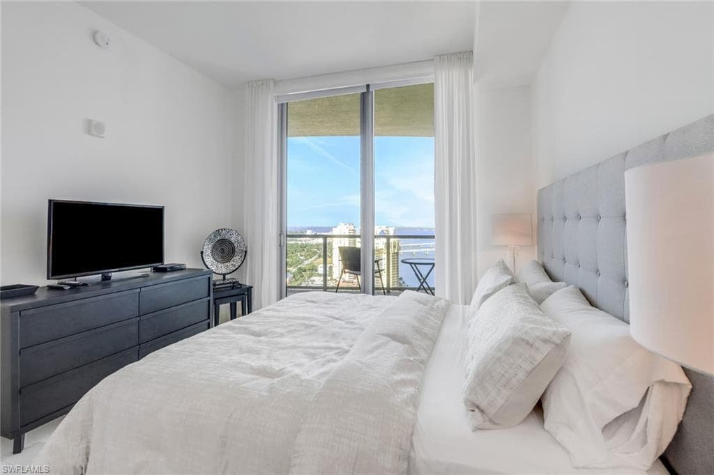 Bedroom with access to outside