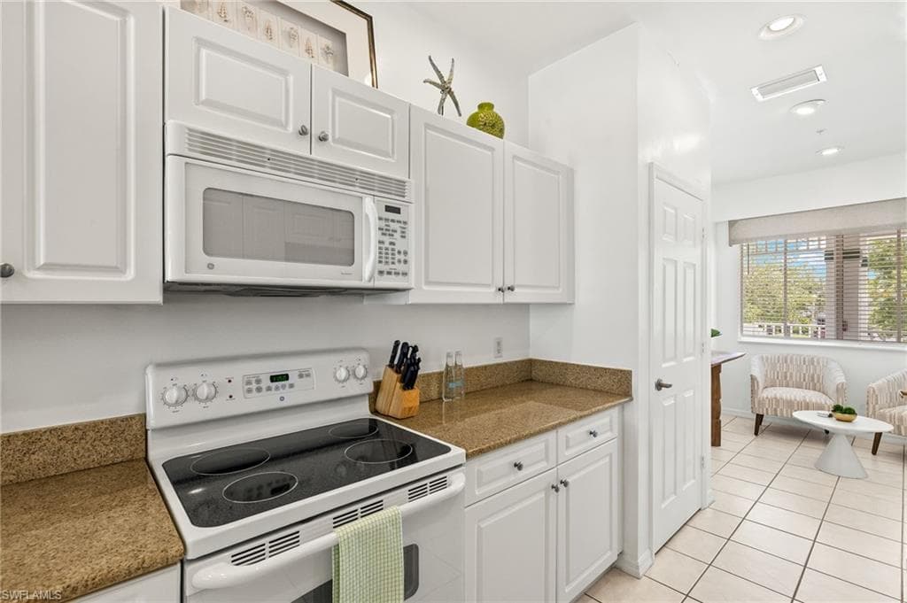 7940 MAHOGANY RUN LN 625 photo 8 of 30