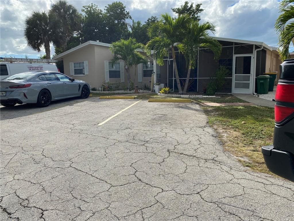 2084 Monroe AVE photo 1 of 10