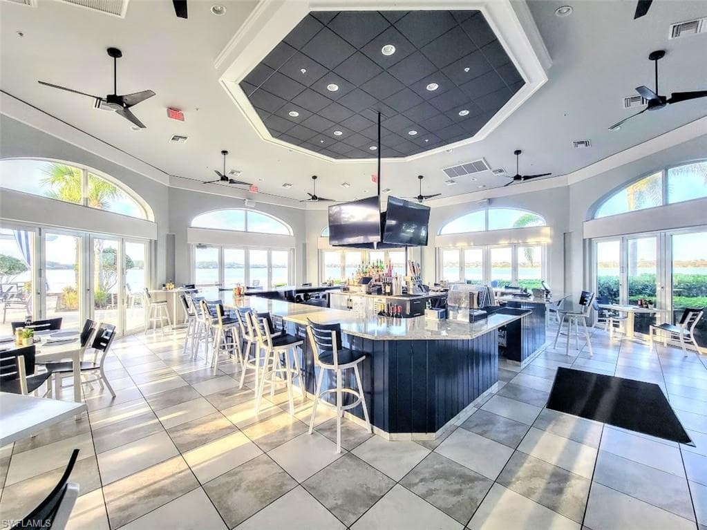 Community Restaurant-Captain's Club Bar