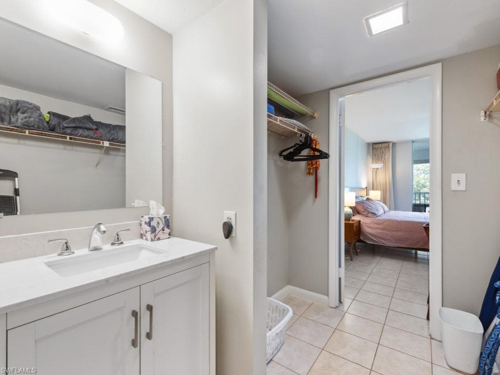 Extra sink in walk-in closet