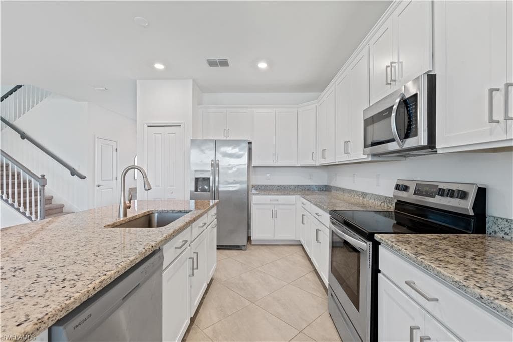 13805 Pine Lodge LN S photo 14 of 46