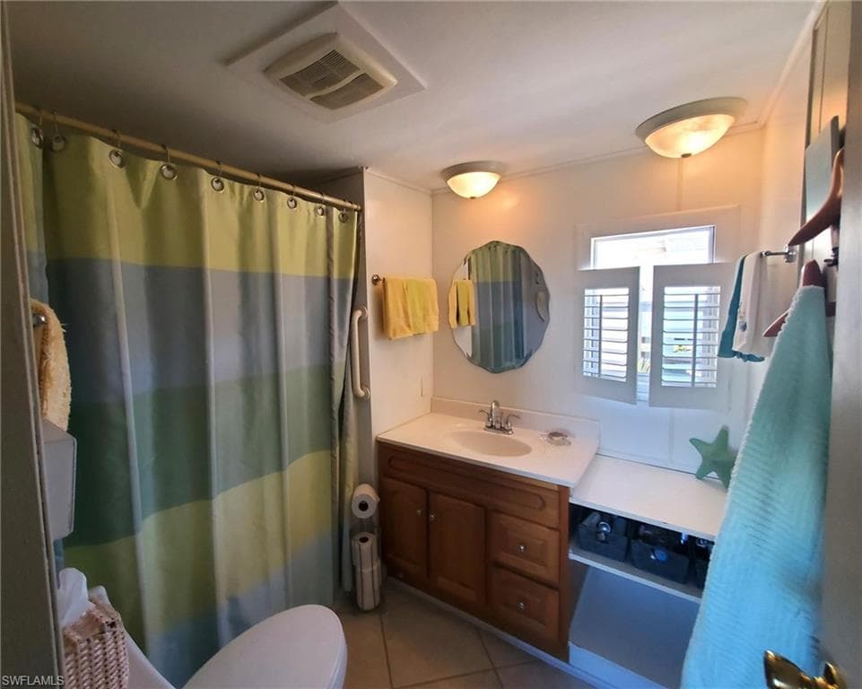 Hall bathroom features a shower tub combination.