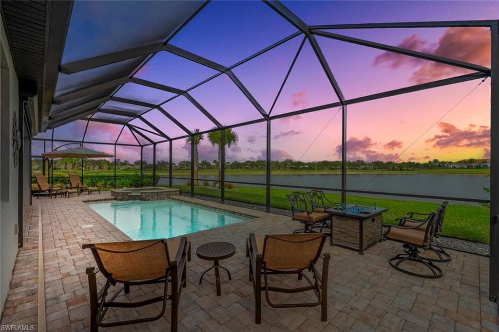 Gorgeous sunsets & sunrise views from lanai