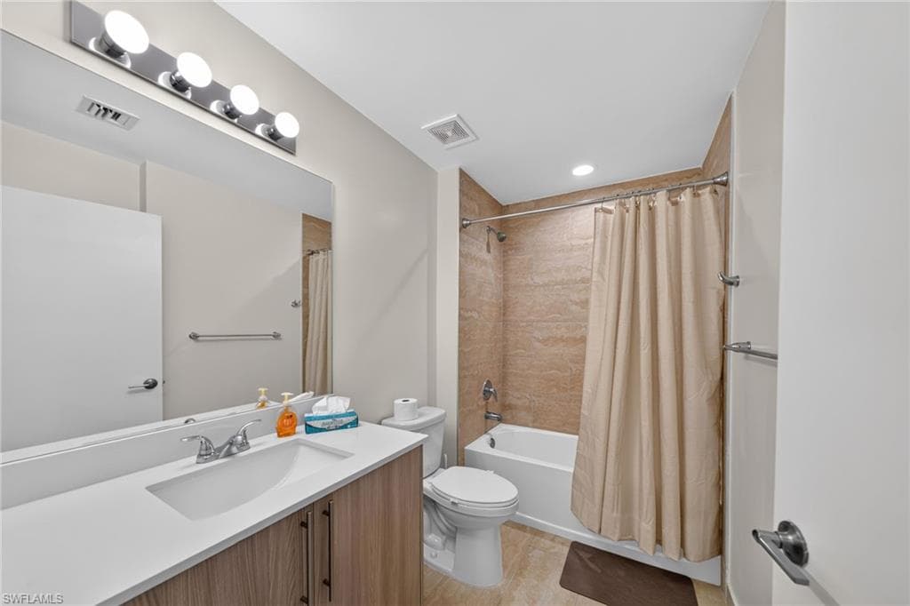 15901 Royal Pointe LN 405 photo 12 of 20