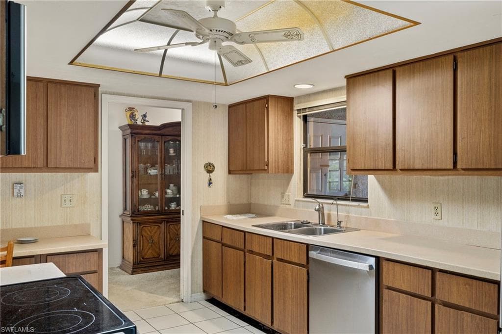 5665 Arvine CIR photo 9 of 41