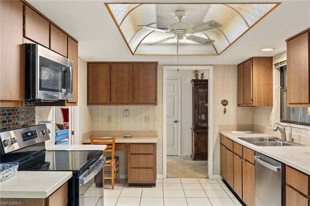 5665 Arvine CIR photo 10 of 41