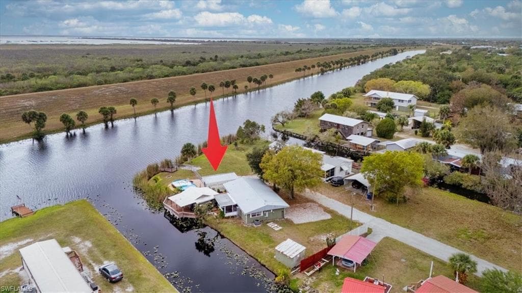 Peninsula location on Rim Canal