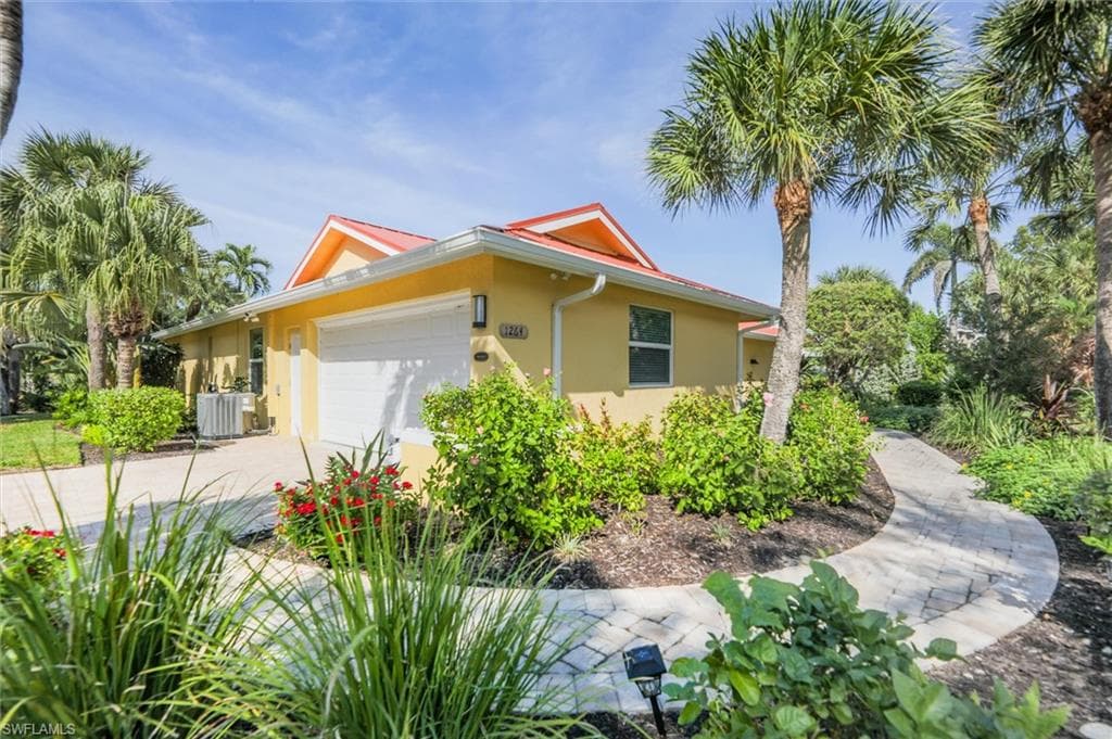 Ranch-style home with stucco siding, concrete driveway, and a garage