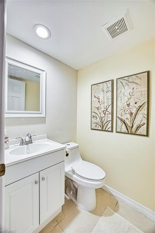 First floor 1/2 bathroom
