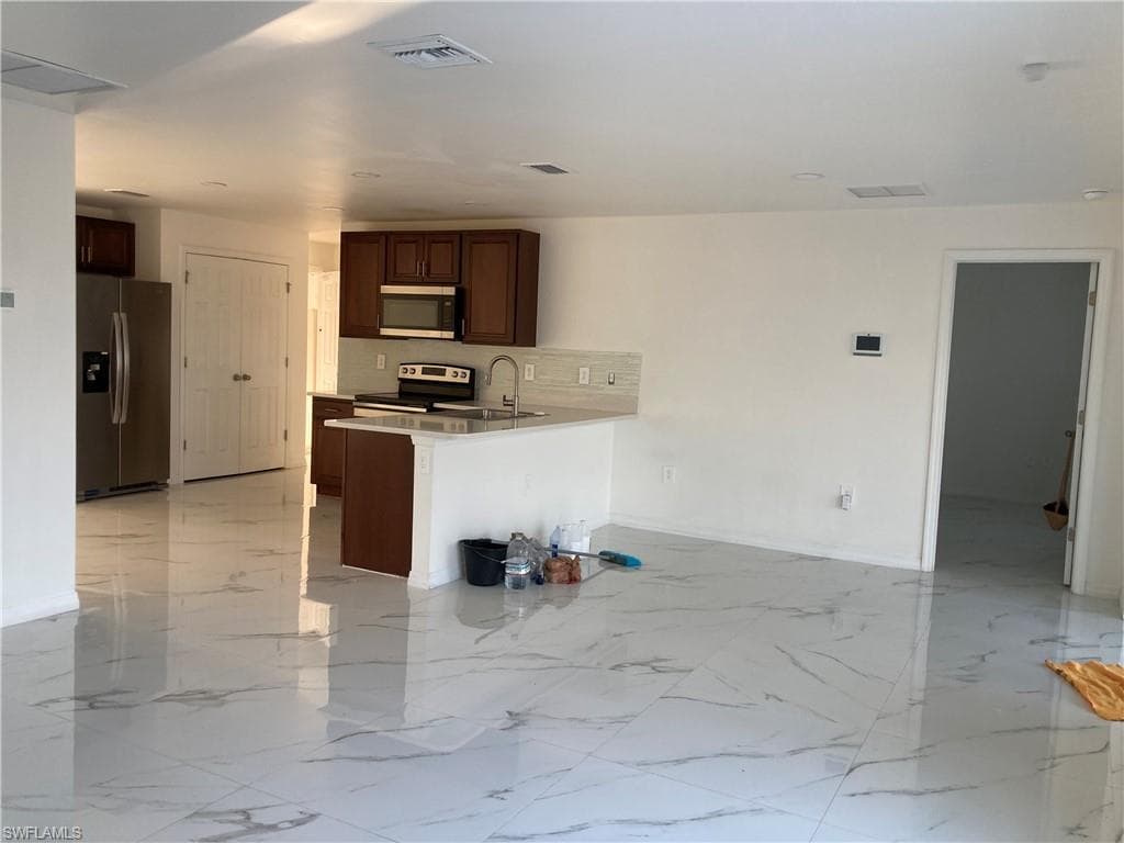 142 Plantation DR photo 14 of 38