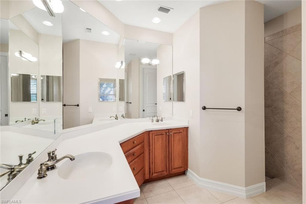 En-suite bath