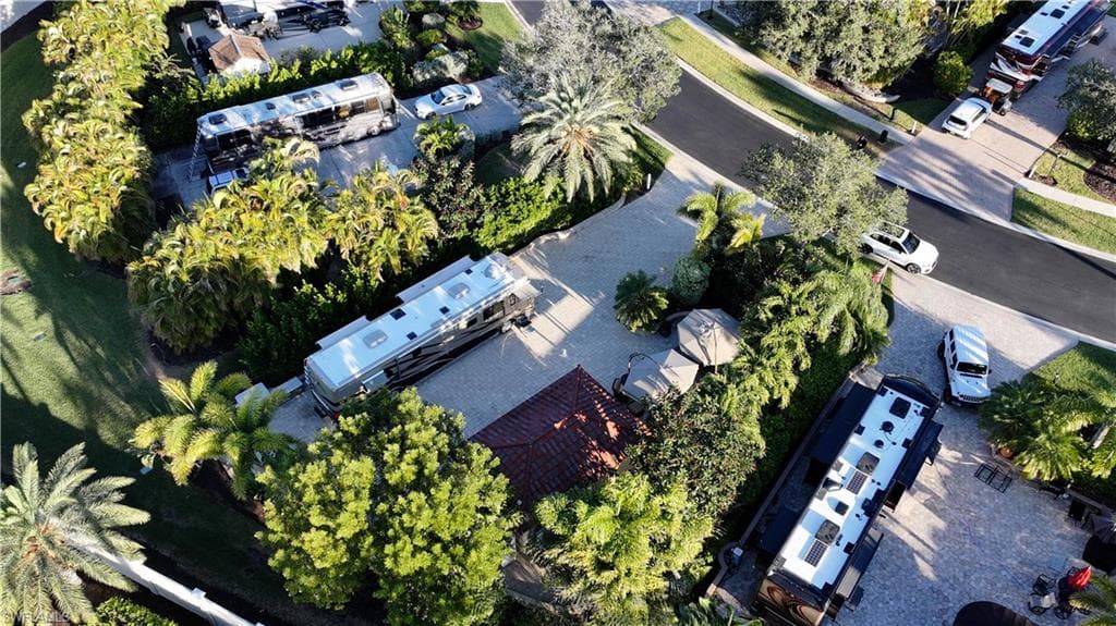 Aerial view of property and surrounding area