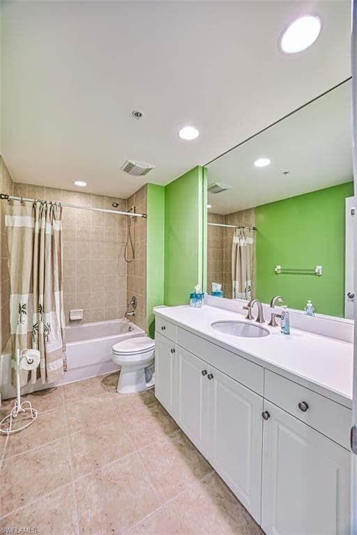 Full bath featuring shower / tub combo with curtain, vanity, and recessed lighting