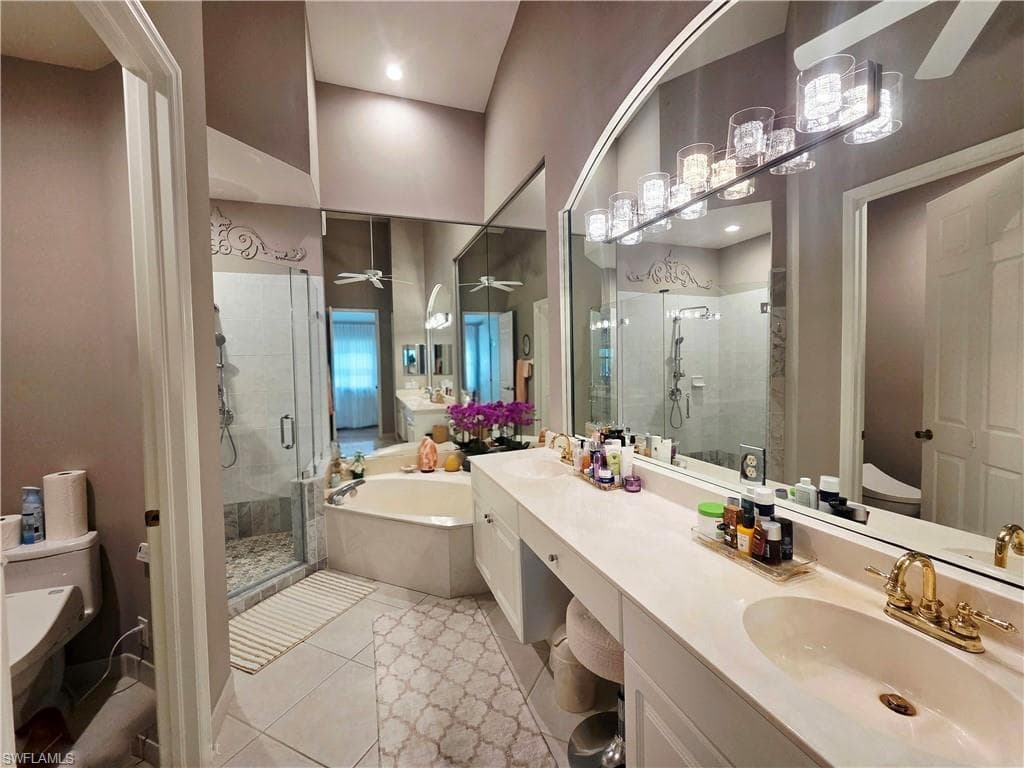 6775 Huntington Lakes CIR 202 photo 11 of 46