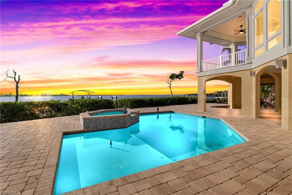 Enjoy the balmy breezes from this sparkling heated pool with spa - a refreshing outdoor space for those warm summer days!