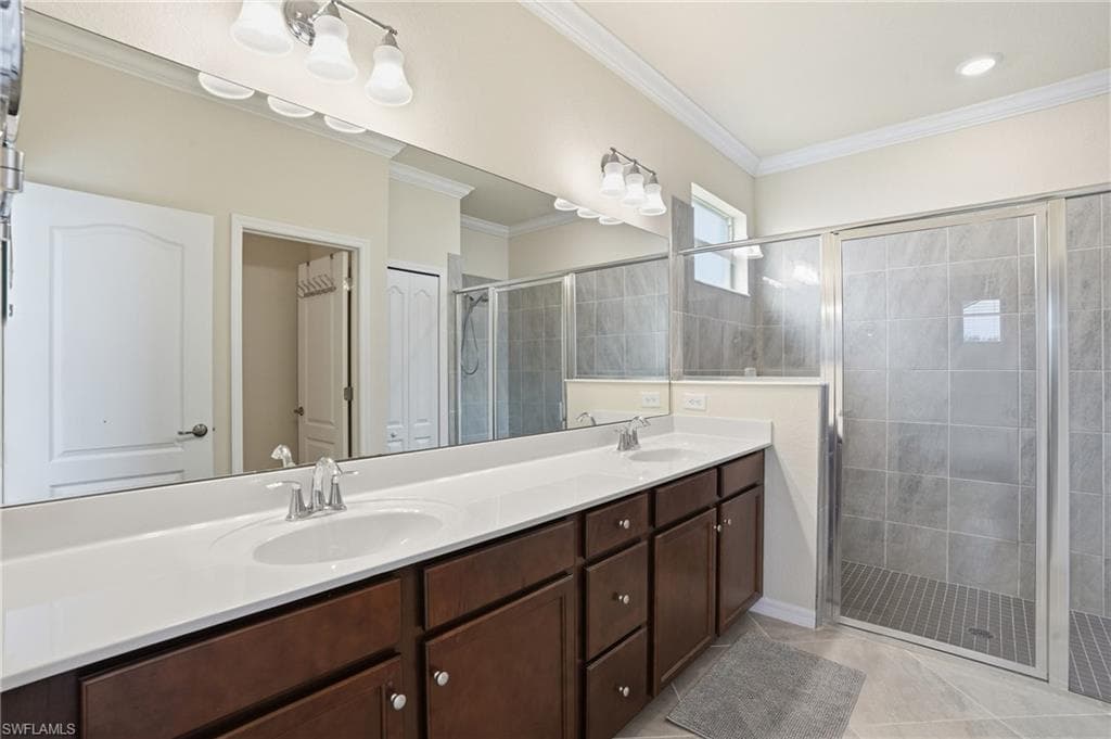 4025 E Hampton CIR photo 17 of 41