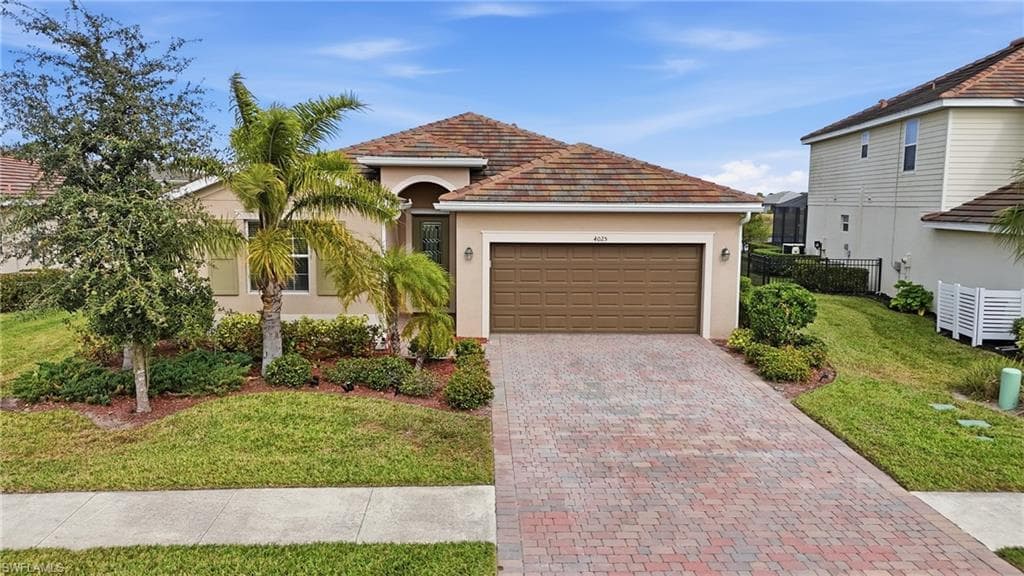 4025 E Hampton CIR photo 1 of 41