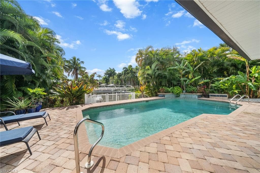 1030 Aqua LN photo 2 of 41