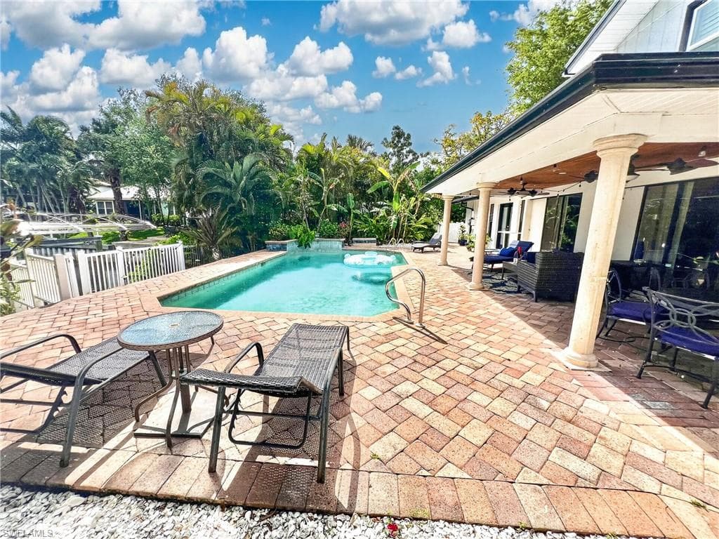 1030 Aqua LN photo 32 of 41