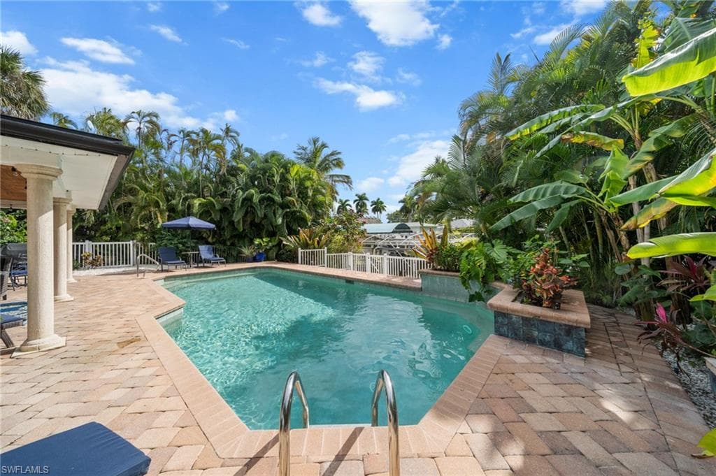 1030 Aqua LN photo 5 of 41