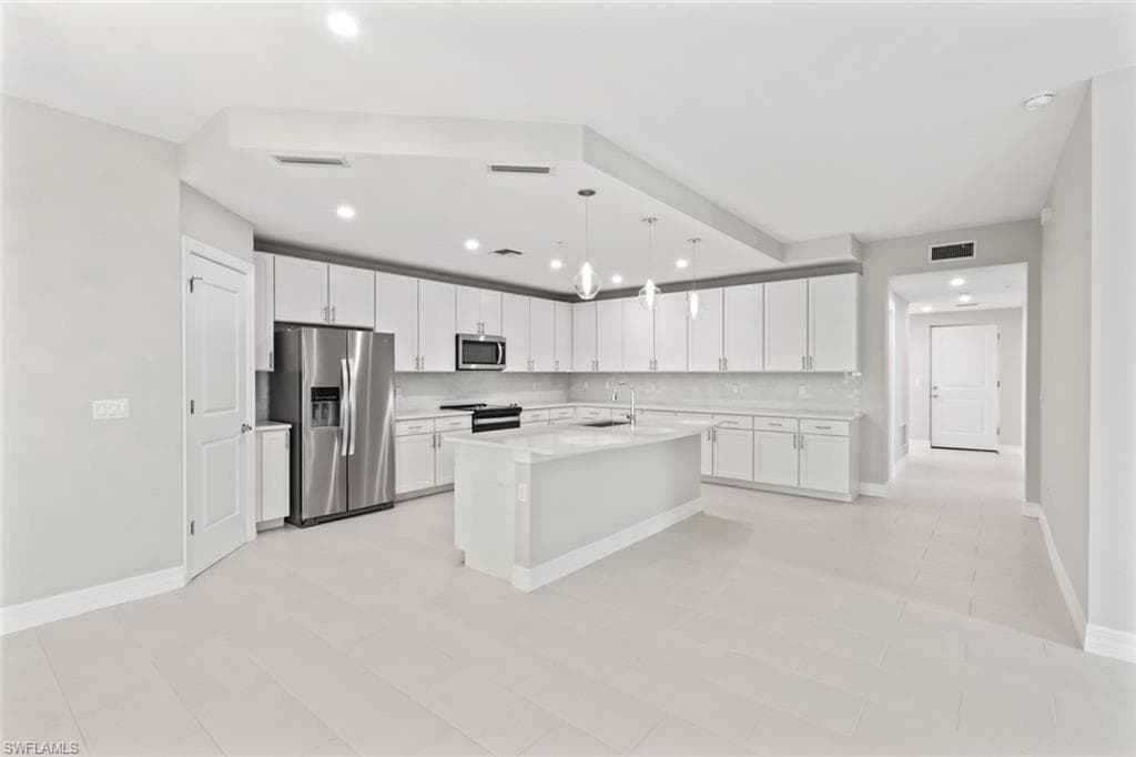 196 Indies DR E 101 photo 12 of 39